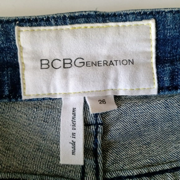 BCBGeneration Embellished Jeans Capris Size 26 - Picture 10 of 11